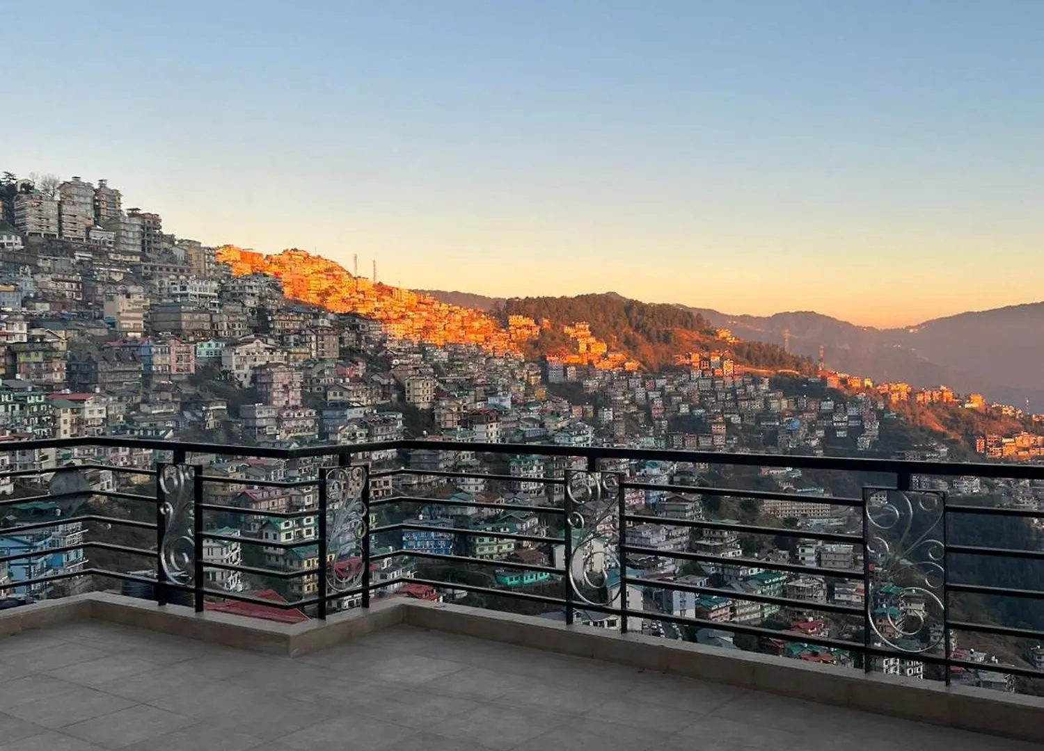 Superb Luxury Three Bed Apartment Shimla India